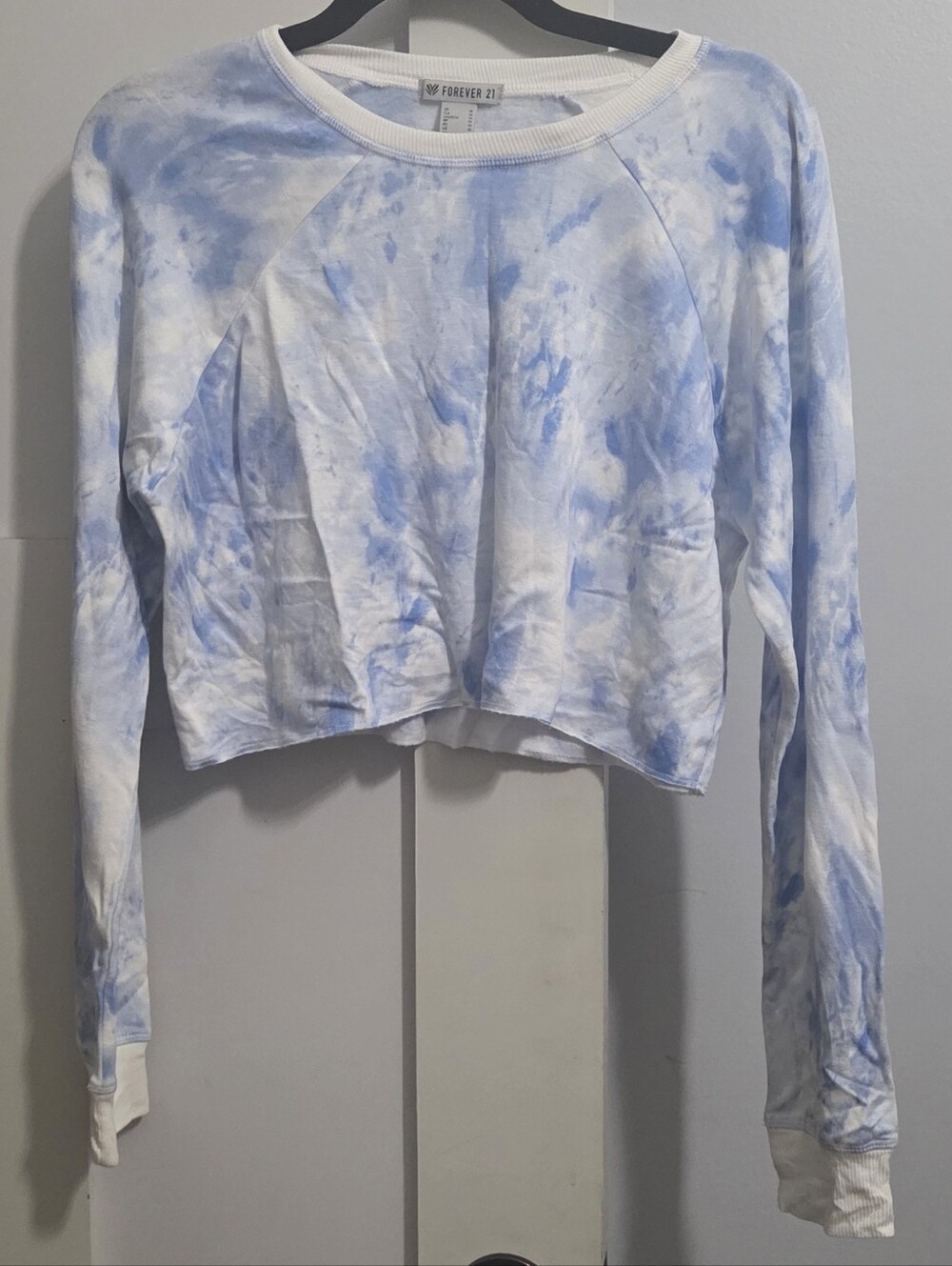 NWT Forever 21 Light Blue & White Tie-Dye Cropped Sweatshirt